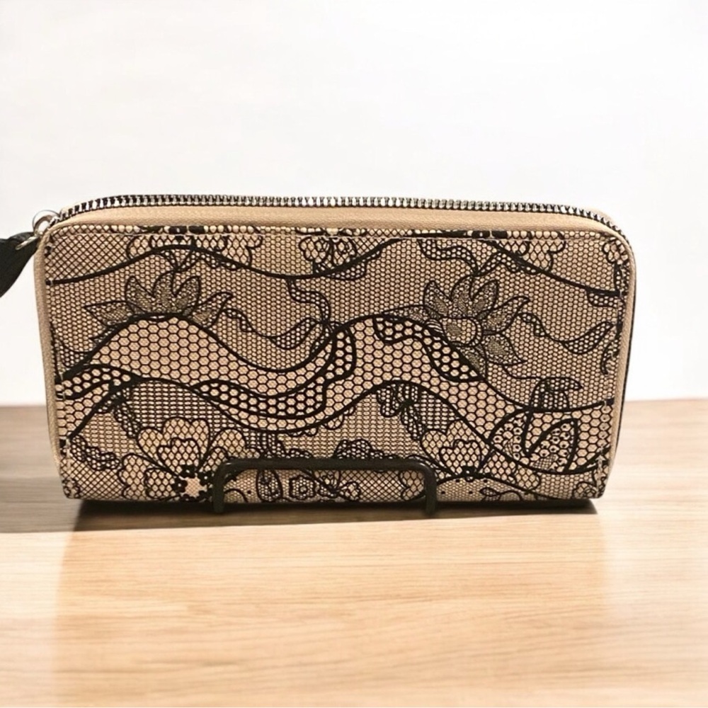 Gorgeous Tahari dusty rose & metallic black lace RFID blocking wallet NWT - Picture 5 of 10